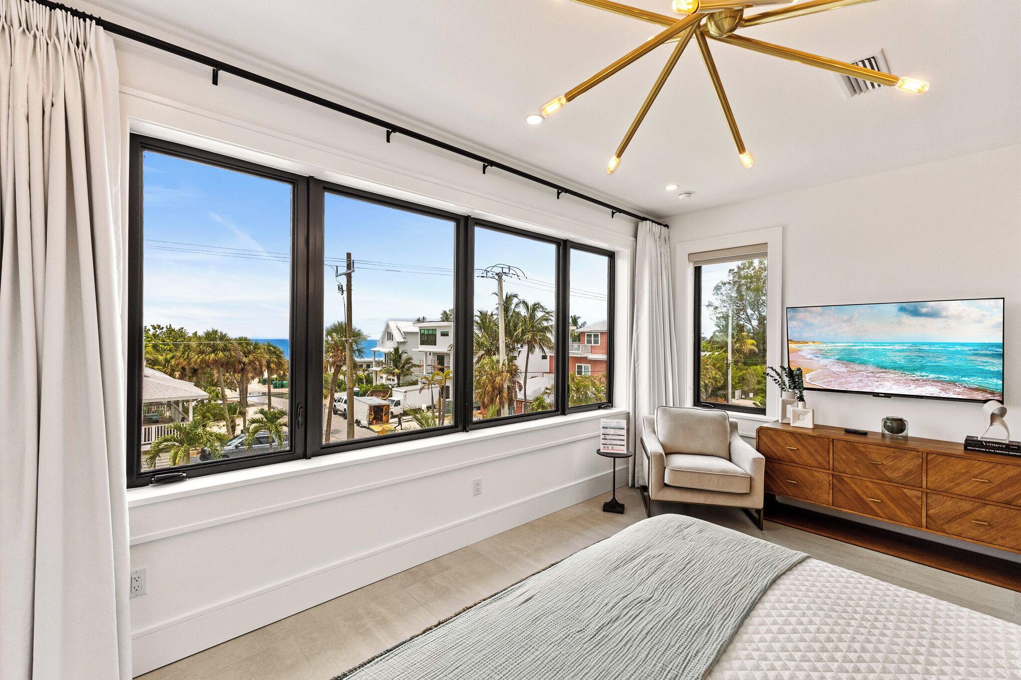 4 室のベッドルーム、アイロン / アイロン台、WiFi (無料)、ベッドシーツ