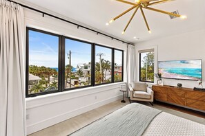 4 bedrooms, iron/ironing board, free WiFi, bed sheets - New Luxury Home with Beach Views and Pool, 1 min to Beach - Siena Sky (Anna Maria)