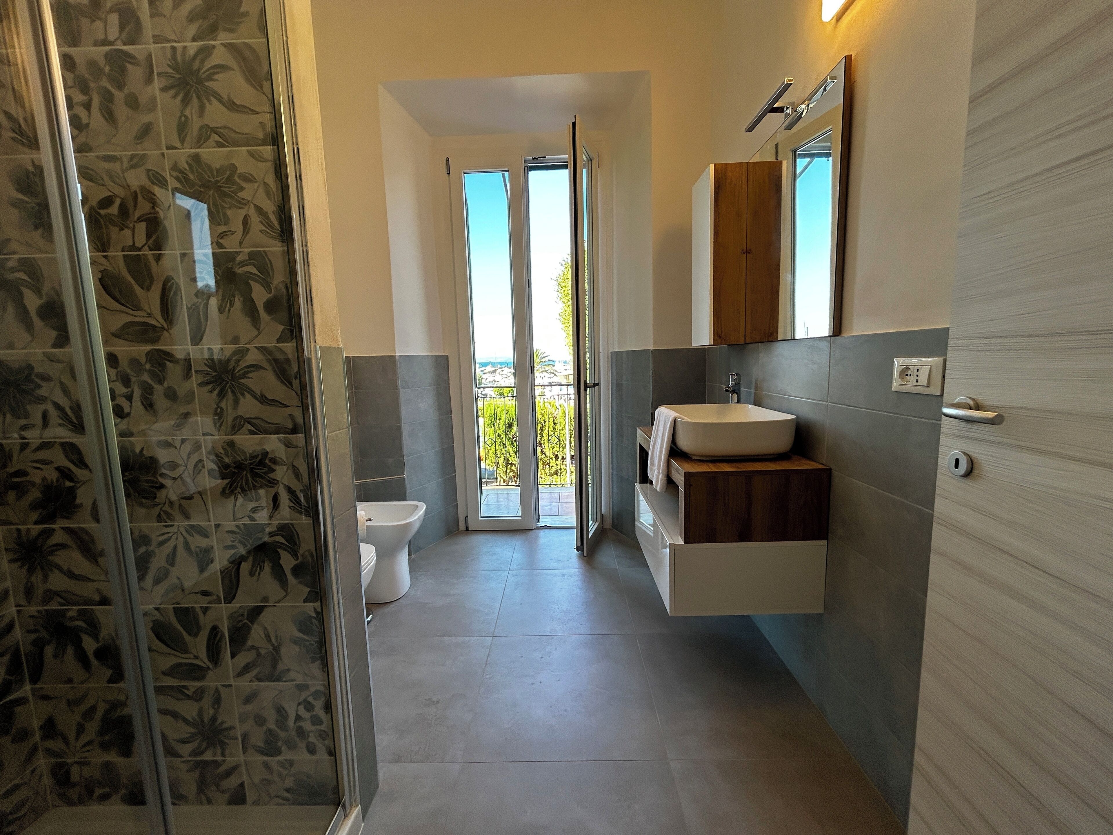 Apartment, 1 Bedroom, Balcony, City View | Bathroom