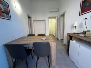 Apartment, 1 Schlafzimmer, Balkon, Stadtblick | Innenbereich