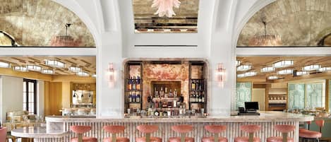 Bar (trong khuôn viên)