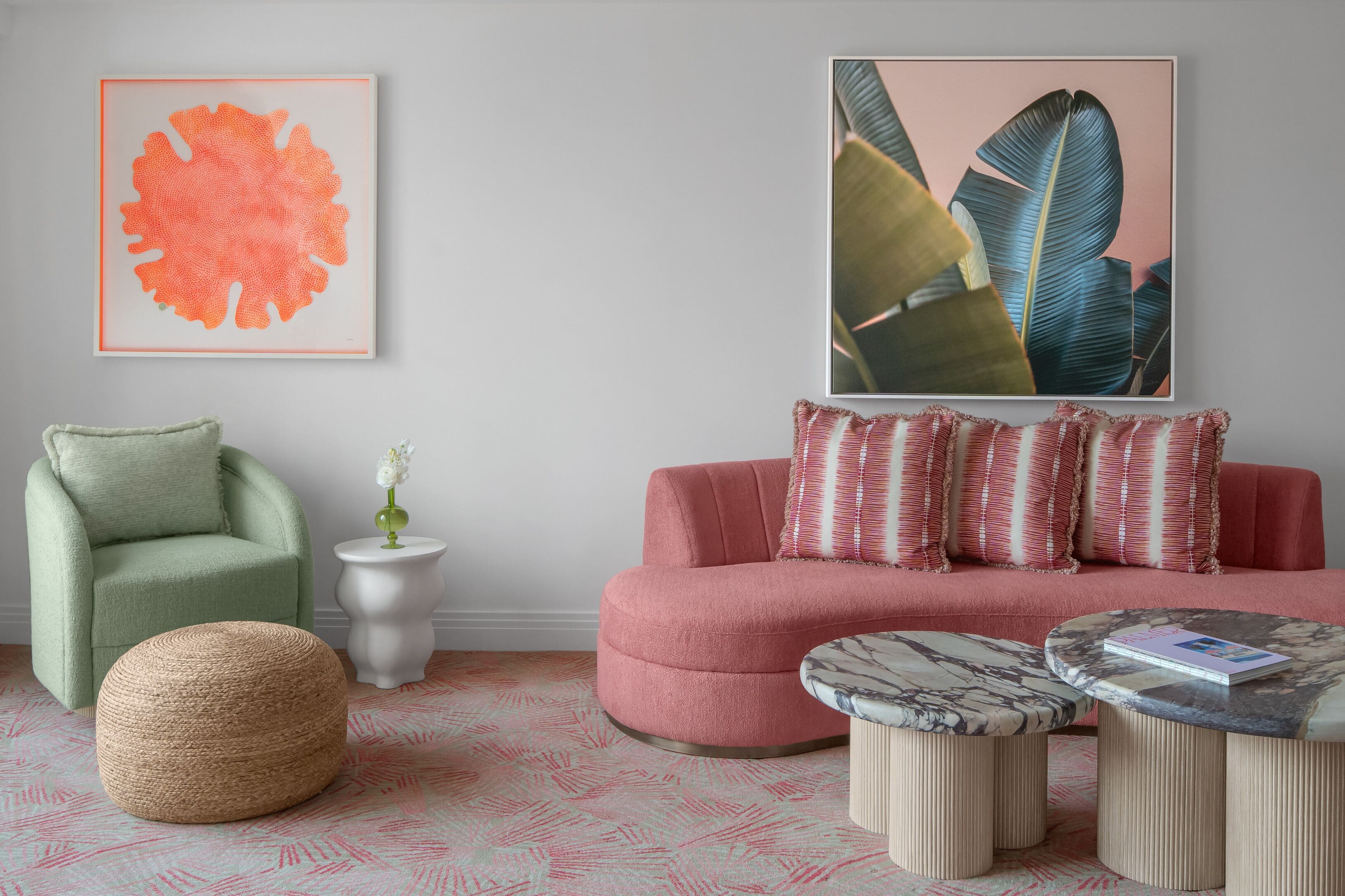 尊贵套房, 1 张特大床, 阳台 | 起居区 | 65-英寸纯平电视（配备有线频道）、Netflix、流媒体服务