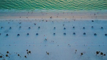 Beach nearby, free beach shuttle, sun loungers, beach umbrellas