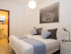 3 bedrooms, iron/ironing board, internet, bed sheets