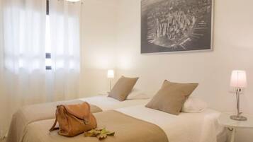 2 habitaciones, tabla de planchar con plancha, internet y ropa de cama