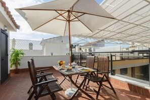 屋外ダイニングエリア