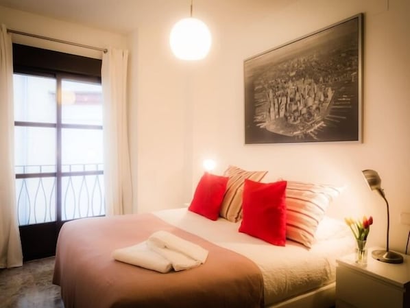 3 habitaciones, tabla de planchar con plancha, internet y ropa de cama 
