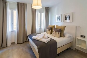 2 bedrooms, iron/ironing board, internet, bed sheets