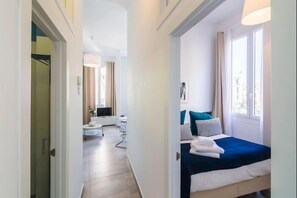 3 slaapkamers, een strijkplank/strijkijzer, internet, beddengoed