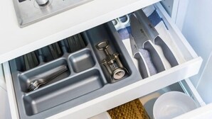 A kitchen drawer with utensils, a knife set, and a bottle opener. - Tendillas 5 · Apartment · 2 bedrooms · 1 sofa bed · 2 bathrooms (Córdoba)