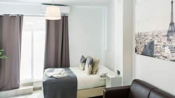 Tabla de planchar con plancha, Internet, ropa de cama