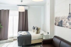 Iron/ironing board, internet, bed sheets