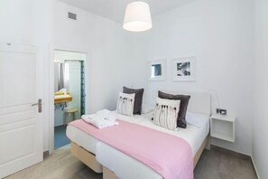 3 室のベッドルーム、アイロン / アイロン台、インターネット、ベッドシーツ