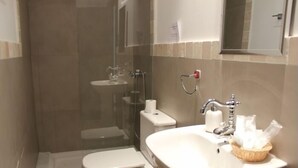 A bathroom with a toilet, sink, and glass-enclosed shower. - Casa del Río 4 · Standard Studio without terrace · 1 Bed · 1 Bathroom (Córdoba)