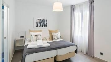 2 bedrooms, iron/ironing board, internet, bed sheets