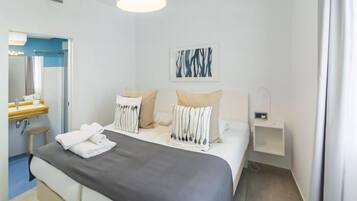 2 bedrooms, iron/ironing board, internet, bed sheets