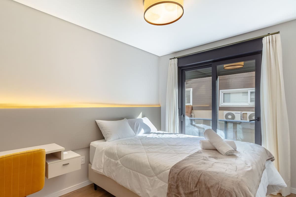 Apartamento básico | 2 quartos, ferros/tábuas de passar roupa, Wi-Fi de cortesia