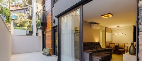 Basic Apartment | Outdoor dining