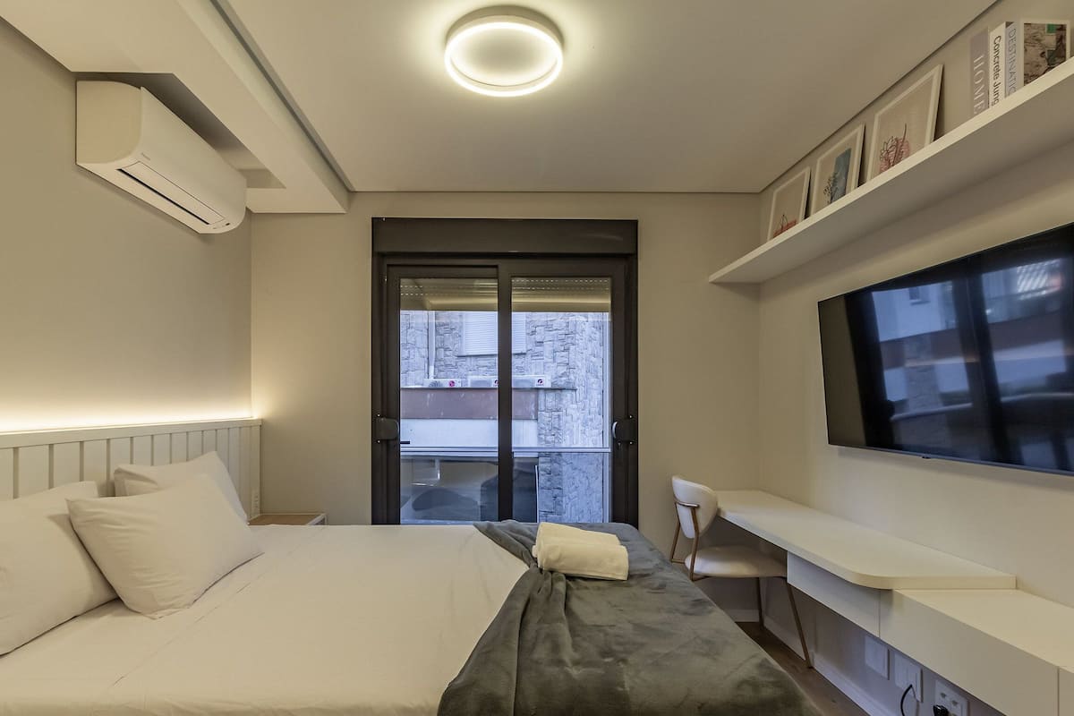 Apartamento básico | 2 quartos, ferros/tábuas de passar roupa, Wi-Fi de cortesia