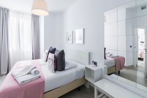 2 bedrooms, iron/ironing board, internet, bed sheets