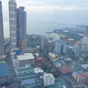 Aerial view - 8 ADRIATICO RESIDENCES  CONDOTEL STUDIO UNIT  FACING MANILA BAY  (Manila)