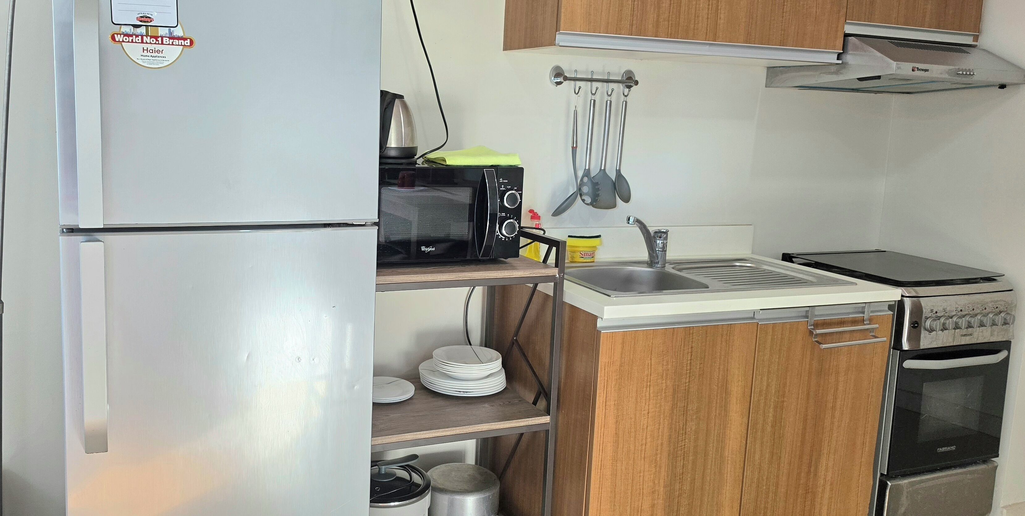 Microwave, dishwasher, cookware/dishes/utensils