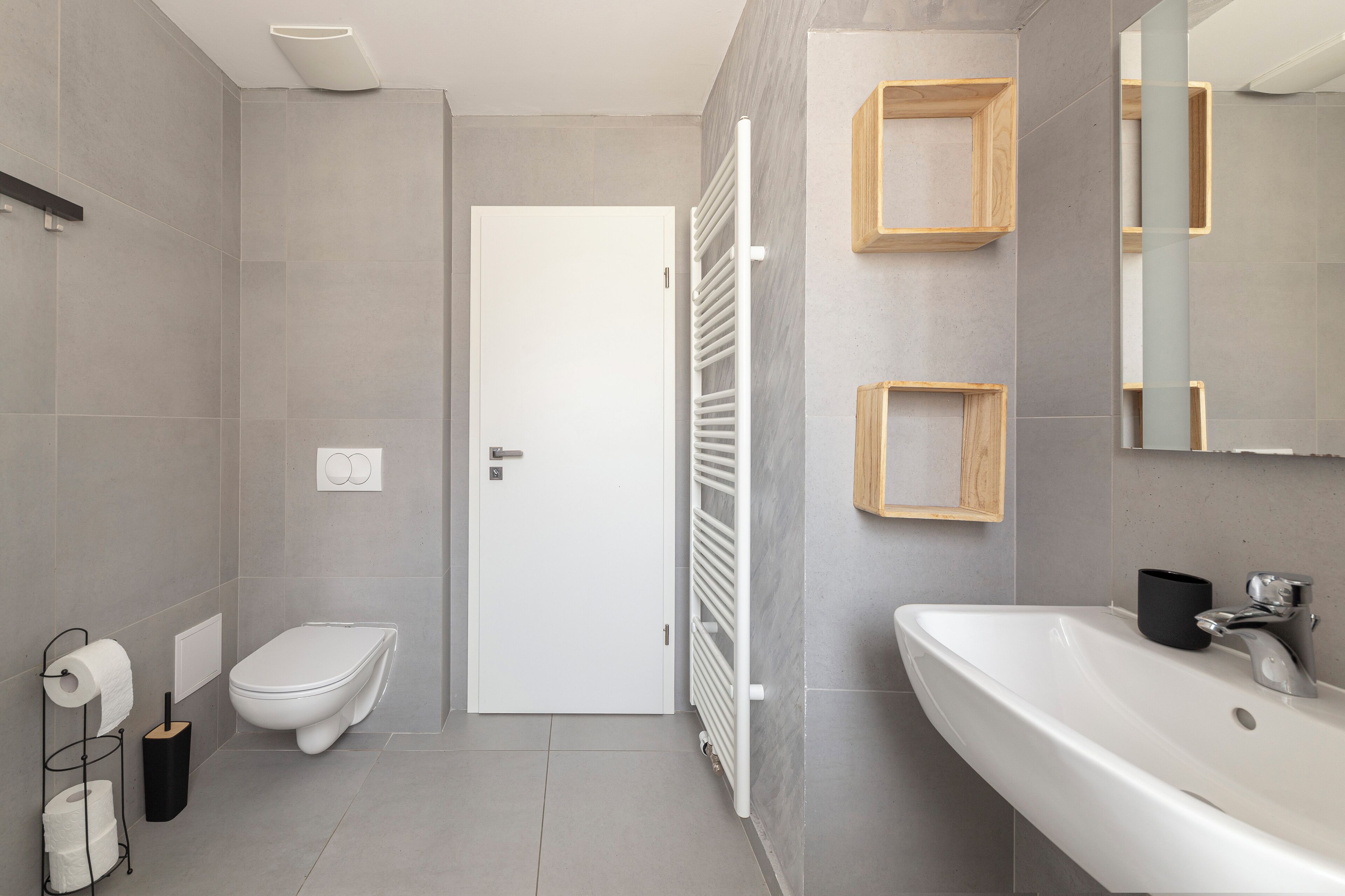 Douche, serviettes fournies, savon, shampoing