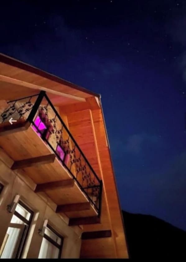 Cottage | Lanai