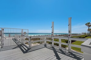 Property grounds - Enjoy a Weekend Getaway in this newly updated Condo> Amazing view! (DESTIN)