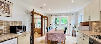 3 bedroom accommodation in Atworth, Near Melksham