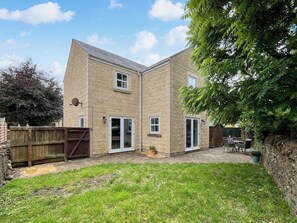 Exterior - 3 bedroom accommodation in Atworth, Near Melksham (Atworth, Near Melksham)