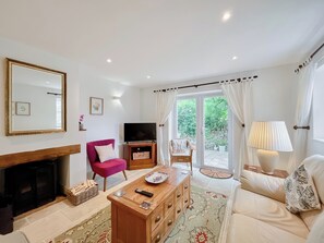 Fireplace - 3 bedroom accommodation in Atworth, Near Melksham (Atworth, Near Melksham)