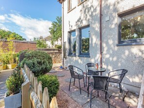 Unclassified image, 4 of 17, button