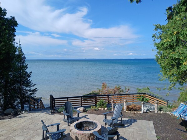 Terrace/patio - Sunset Paradise on Lake Michigan (Charlevoix)