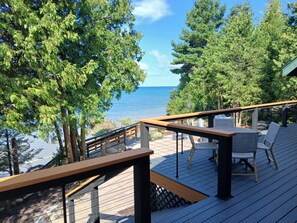 Outdoor dining - Sunset Paradise on Lake Michigan (Charlevoix)