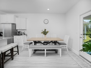Dining - Cozy 4-bedroom house near top beaches in fantastic Santa Rosa (Santa Rosa)