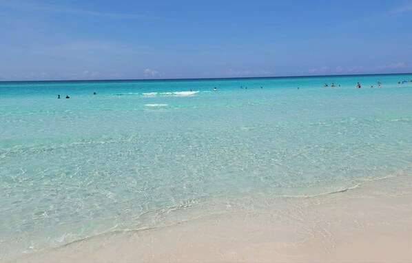 Sun-loungers, beach towels - Cozy 4-bedroom house near top beaches in fantastic Santa Rosa (Santa Rosa)