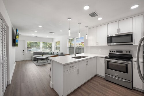 3/2 Cottage - 2 Miles from Beach