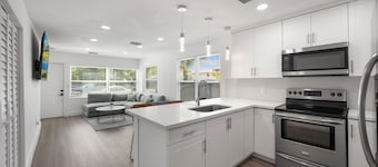 3/2 Cottage - 2 Miles from Beach