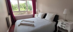 2 bedrooms, iron/ironing board, free WiFi, bed sheets - T3 Cosy Balcon France Miniature Parc Le Coudray à 20mins Château de Versailles (Élancourt Residence les Coudray)