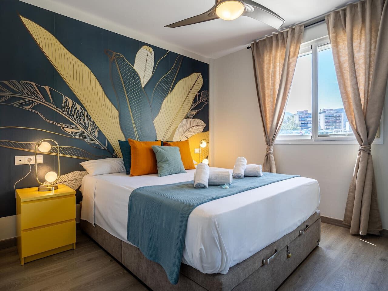 2 bedrooms, desk, iron/ironing board, WiFi