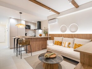 TV - Beachfront Building | Port | Cosy | HS WiFi | Lift (Fuengirola)