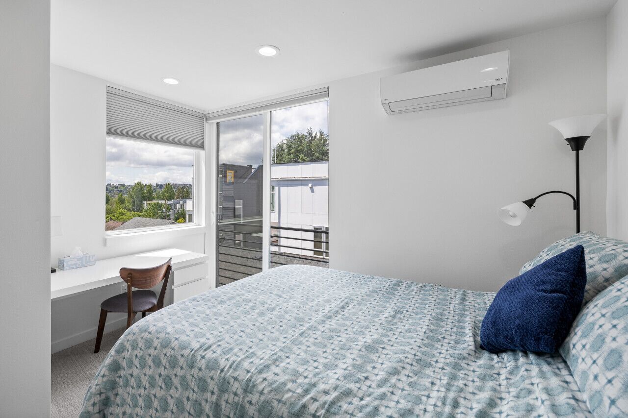 2 bedrooms, desk, iron/ironing board, travel crib