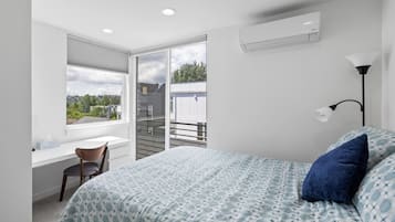 2 chambres, bureau, fer et planche Ă repasser, lit parapluie