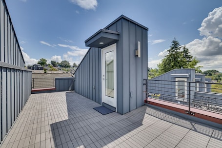 Exterior detail. Family Townhome Near Stadiums, Beach, Parks, Lake