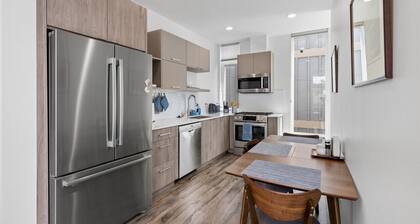 Family Townhome w/ Rooftop Near Beach, Parks, Lake