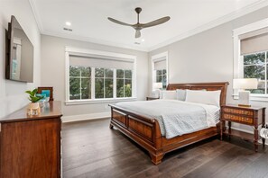 5 soverom, strykejern/-brett, wi-fi og sengetøy