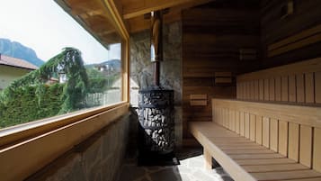 Sauna, hot tub, steam room