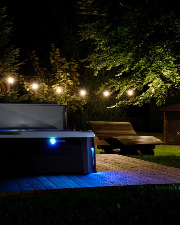 Sauna, hot tub, steam room