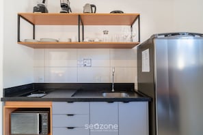Basic Apartment | Private kitchen | Coffee/tea maker, electric kettle, cookware/dishes/utensils